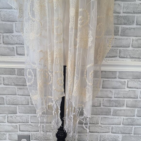 Torrid Sheer Lace Kimono Tasseled Embroidered OSFM NEW Cottage Feminine - Picture 5 of 9